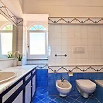 ヴィラ Villa Capri