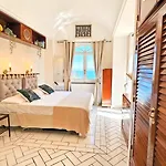 ヴィラ Villa Capri カプリ